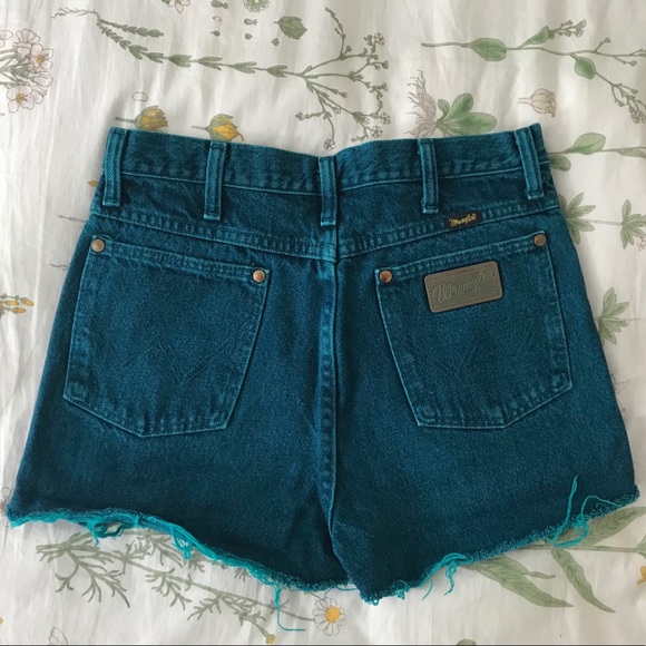 Blue Wrangler high wasted shorts - Picture 2 of 2